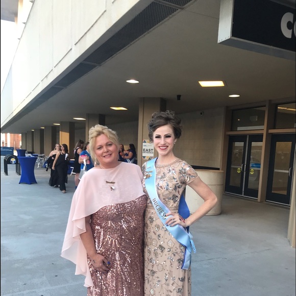 Soft pink sheet cape - Picture 3 of 3